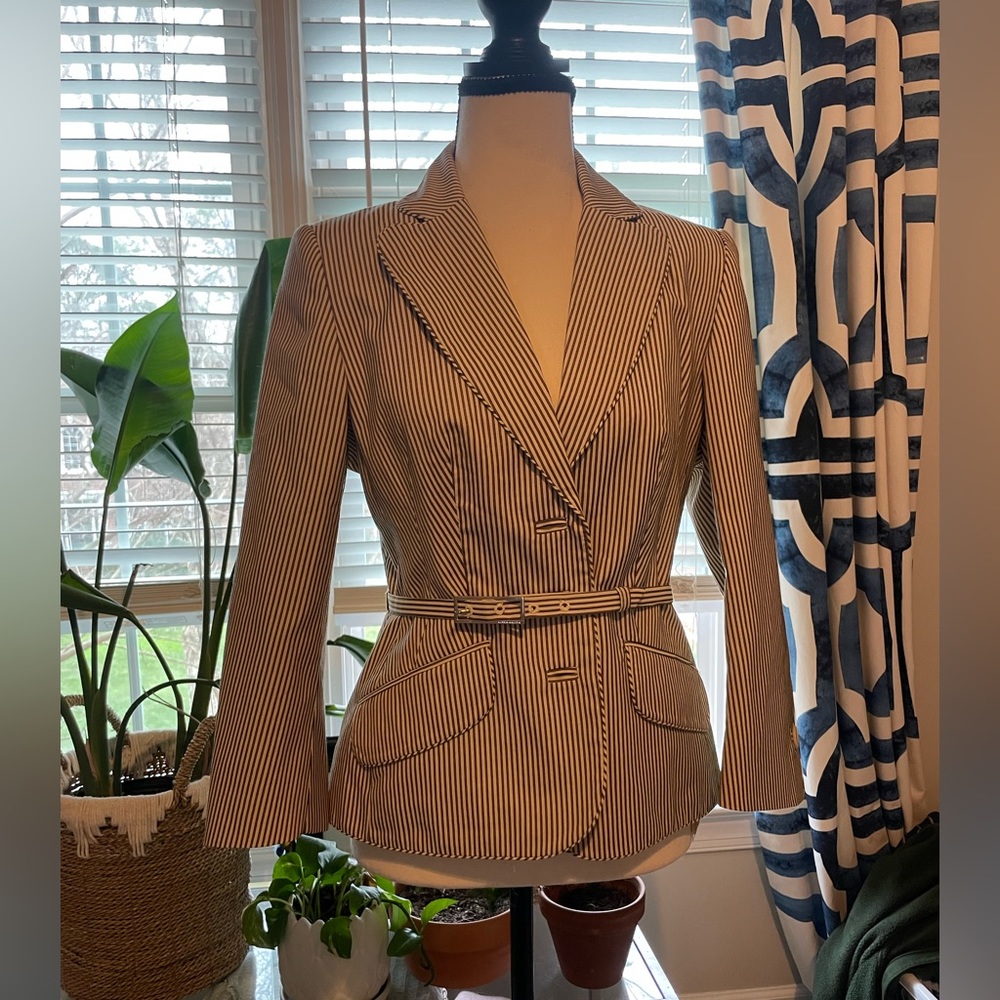 Stripped blazer with belt